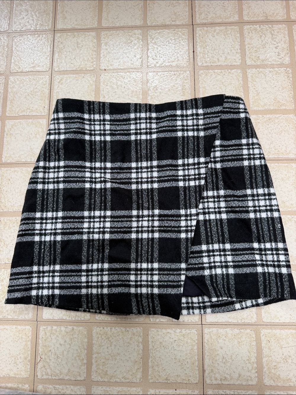 Abercrombie & Fitch Black and White Plaid Mini Skirt